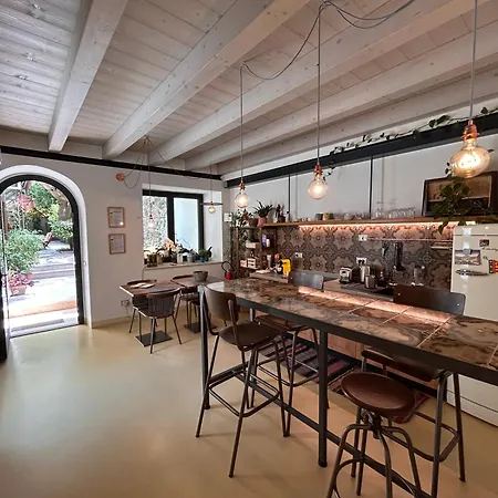Santa Marta Rooms&studios 招待所 3*